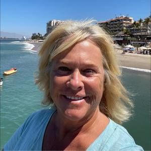 Meet your Posher, Debbie